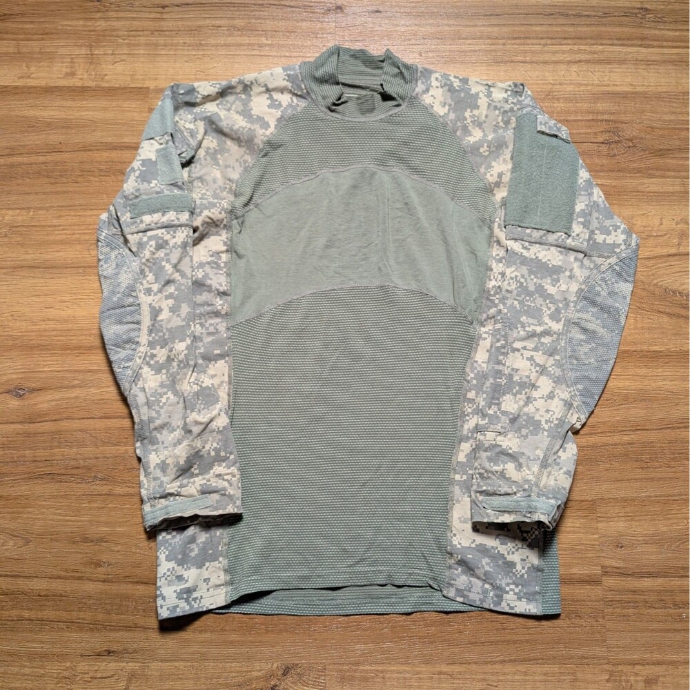 US Army Massif Combat Shirt Mens Size Medium Military Digital Camo Crew Neck